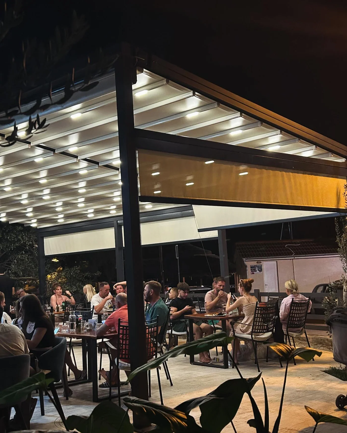 Terasa HOBA bistro&bara noću